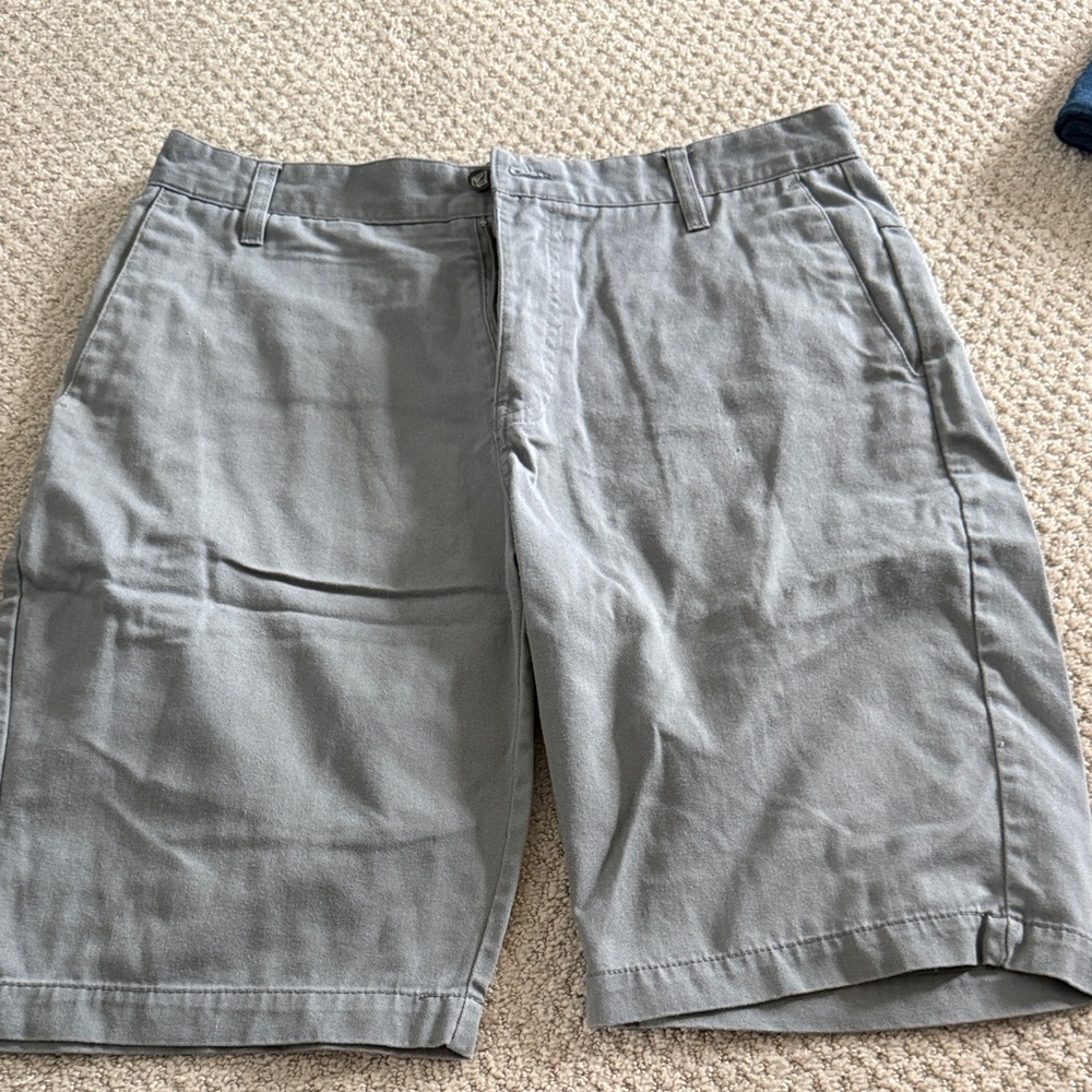 Volcom Men's Flat Front Gray Shorts